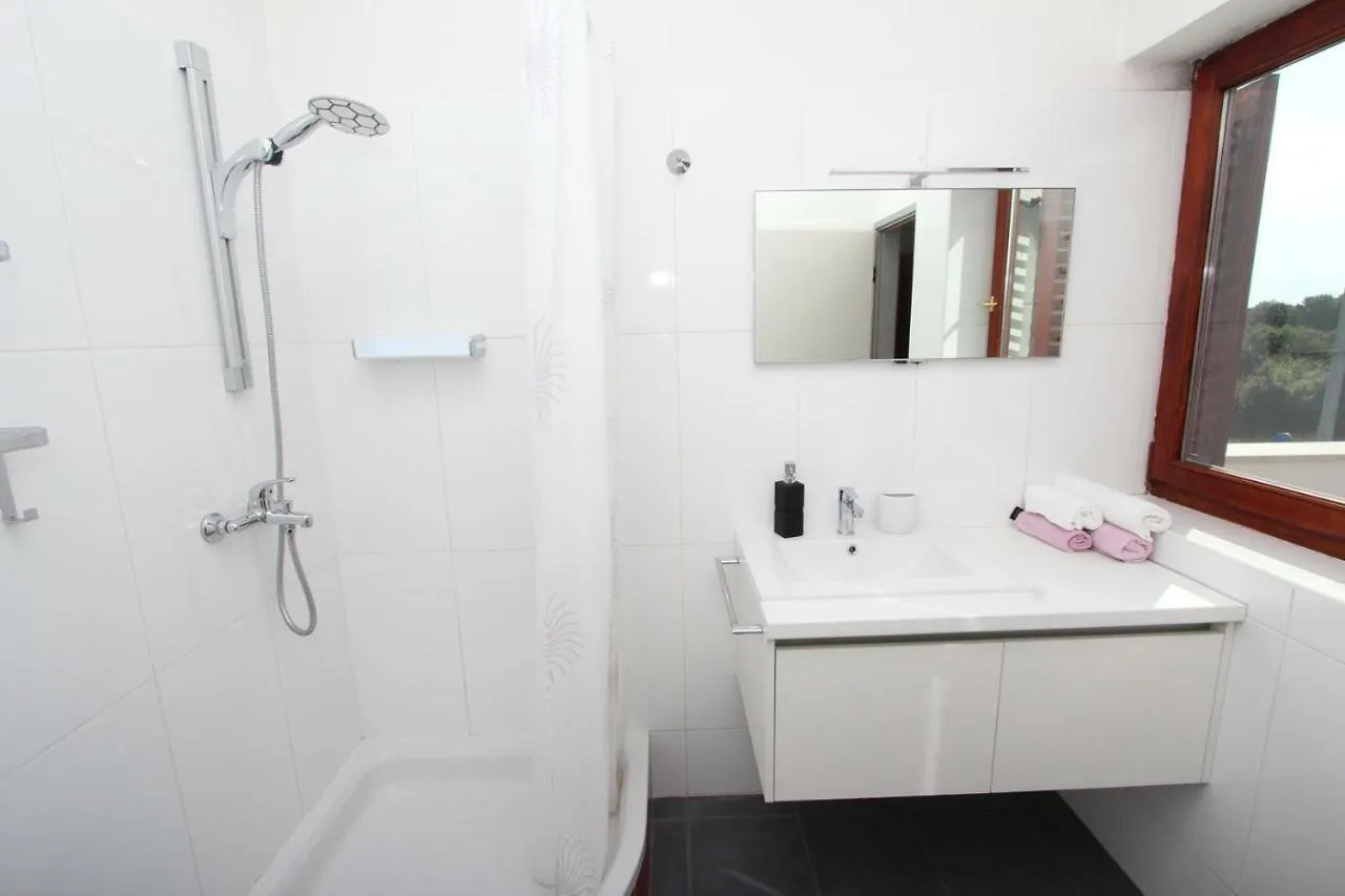 *** Konukevi Rooms And Apartment Luana Rovinj Hırvatistan